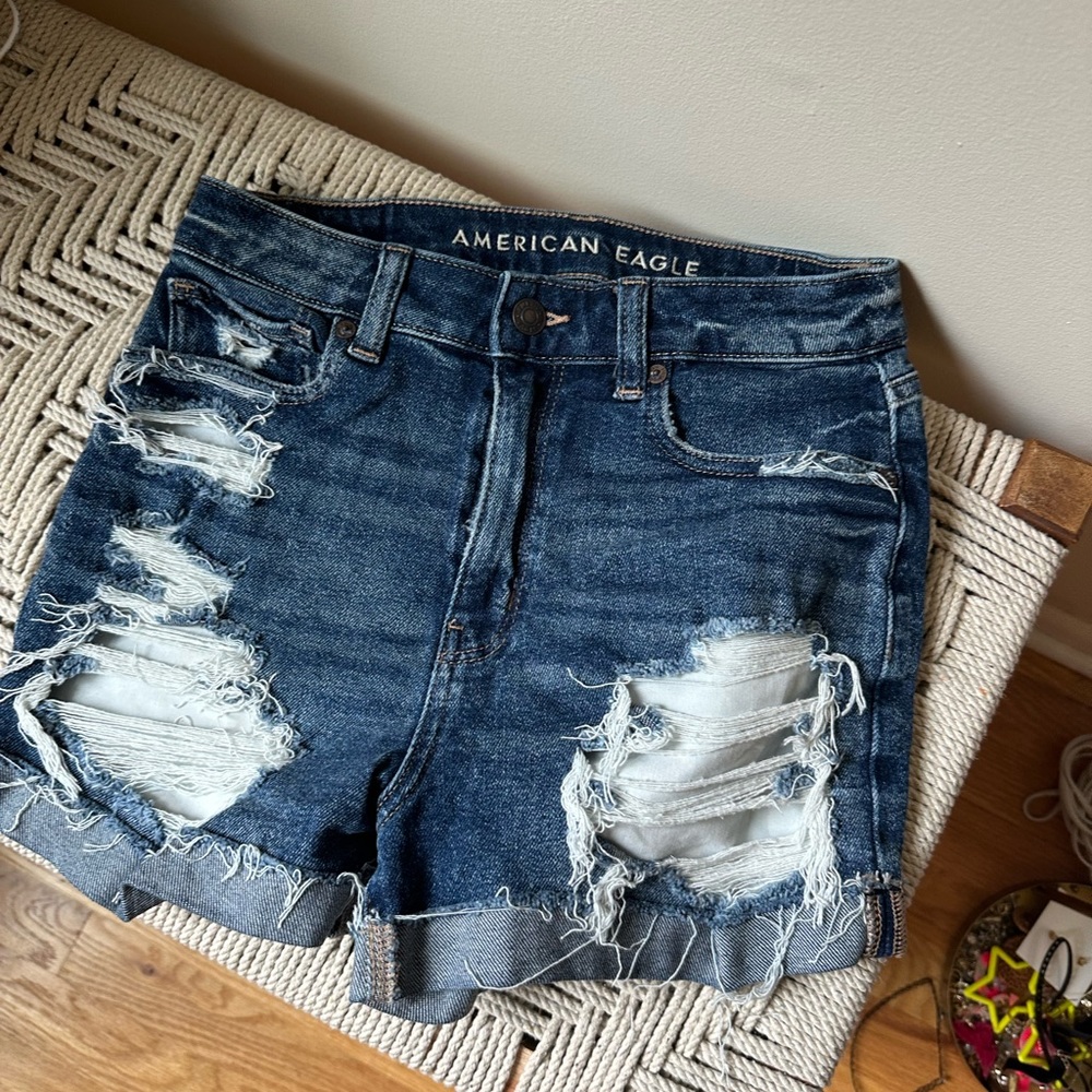 American Eagle | Distressed Mom shorts